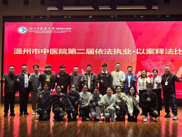 合影.jpg 合影.jpg